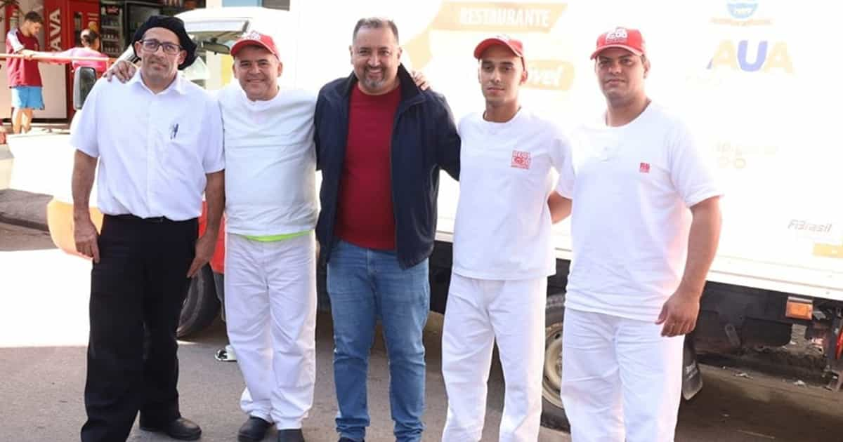 Prefeito Marcelo Oliveira realiza o Restaurante Popular Móvel