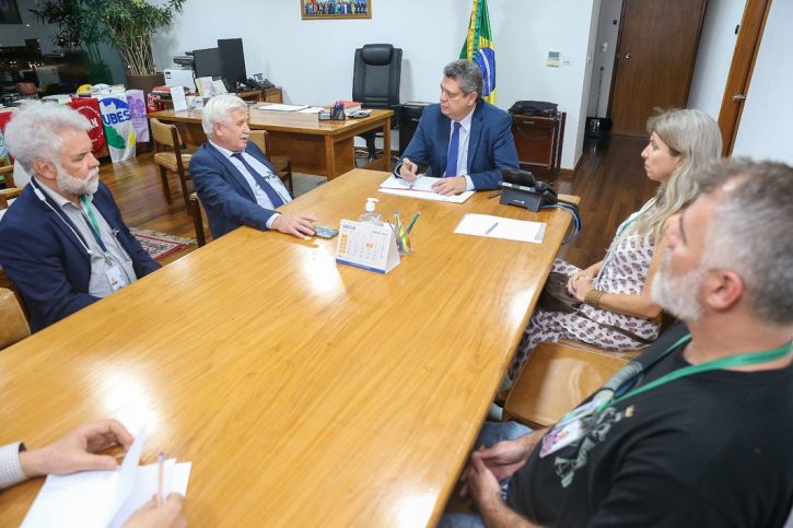Deputado Airton Faleiro se encontra com ministro de Lula para tratar pautas do Pará e Amazonia