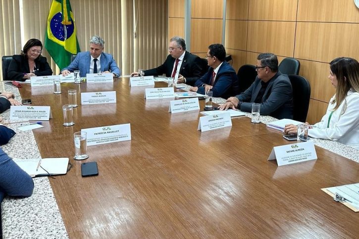 Deputado Florentino Neto se reúne com Ministro Paulo Teixeira em busca de apoio para UFDpar(PI)