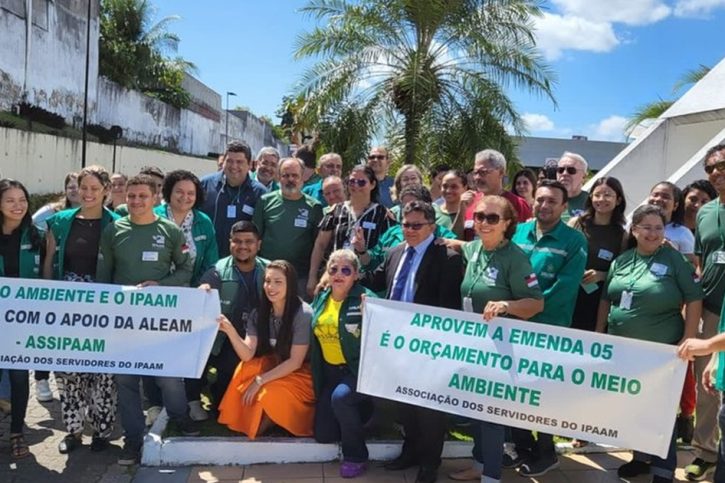 Deputado Sinésio Campos articula reunião de servidores com Governo do Amazonas para reivindicar salários