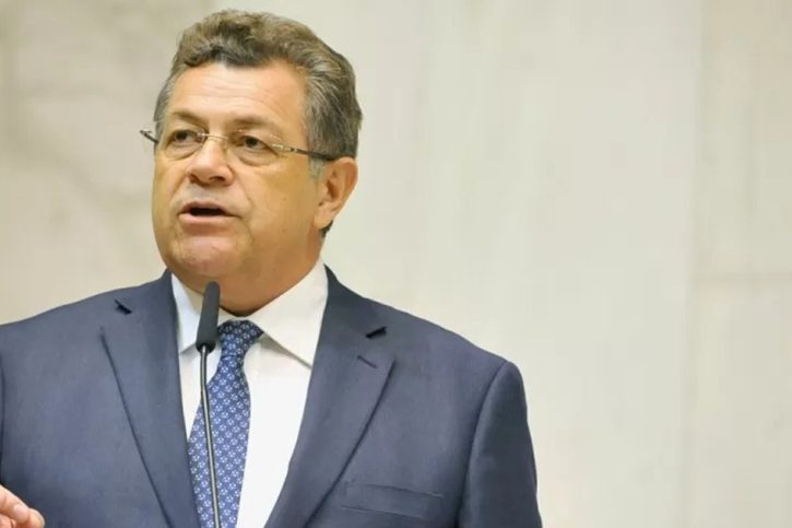 Emidio de Souza critica prefeito