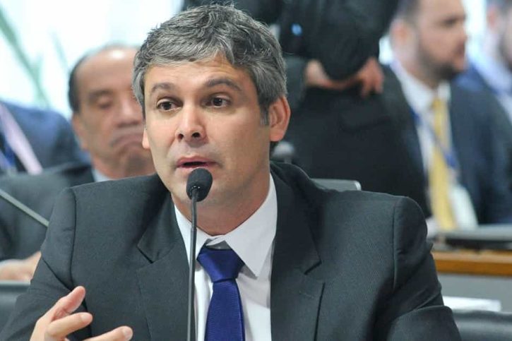 Lindbergh Farias quer redução da Taxa Selic e cobra presidente do Banco Central