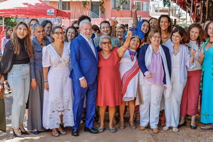 Presidente Lula celebra políticas para mulheres