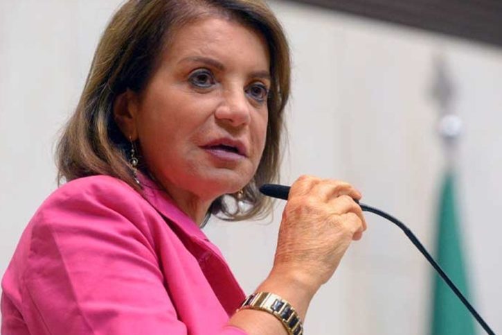 Professora Bebel critica fala de Eduardo Bolsonaro